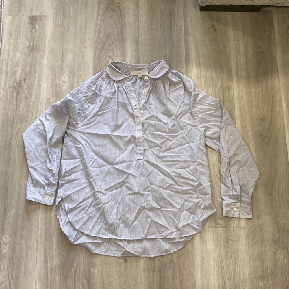 Loft women’s blouse size medium blue and white pullover button up never worn
